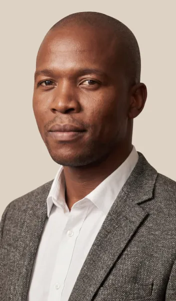 Ronald, AI presenter for corporate training video